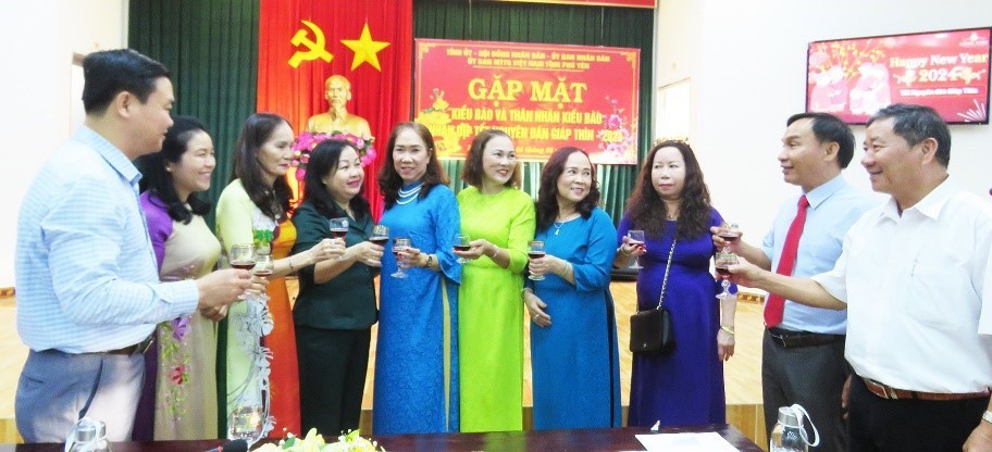 vietnamese expats from phu yen province always look towards their homeland