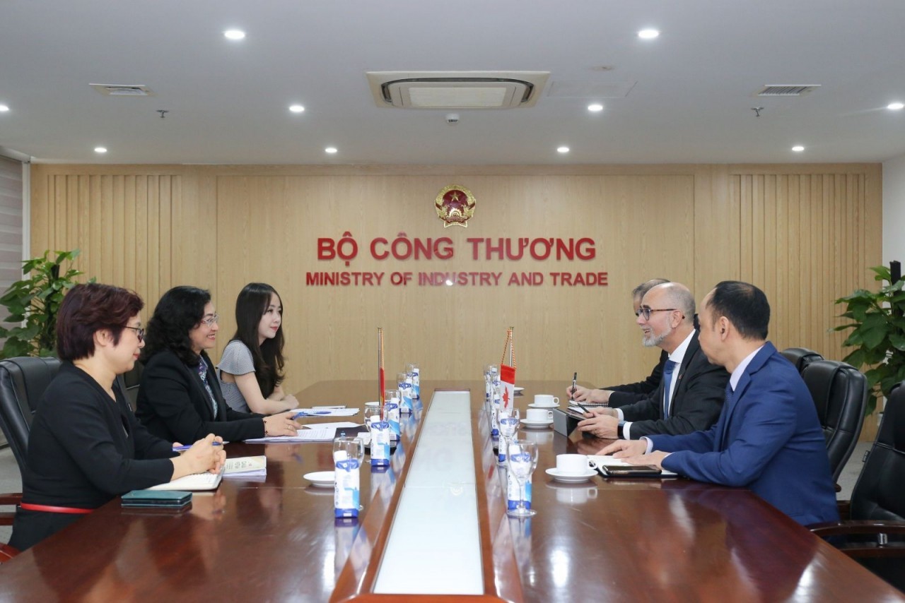 vietnam welcomes nearly 200 canadian businesses