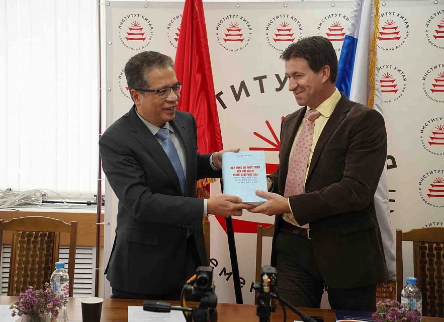 Vietnam Library Inaugurated in Moscow Research Institute