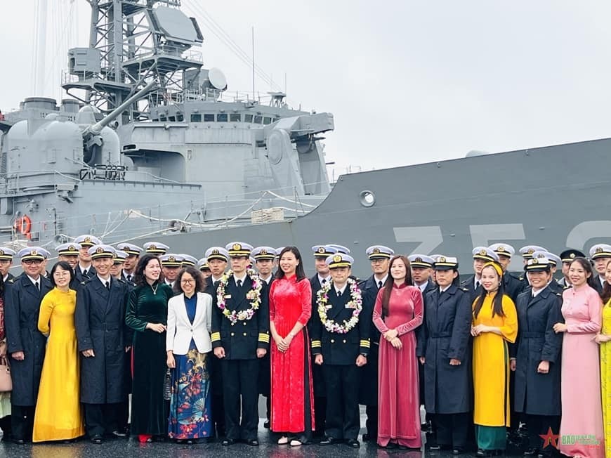 two japan msdf ships visit learn about vietnamese culture