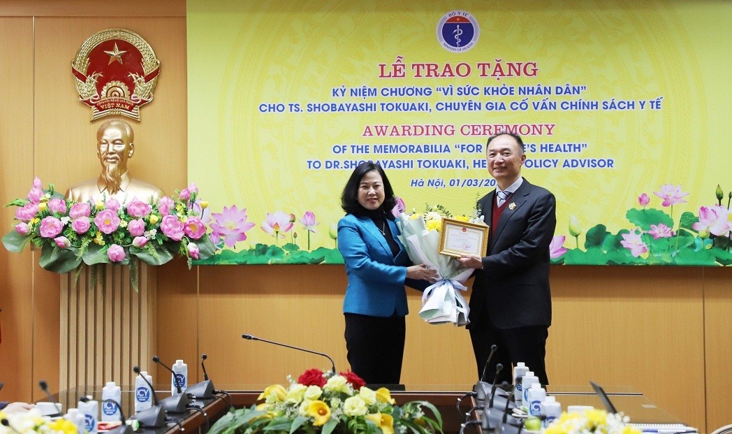 vietnams health ministry honors japanese expert