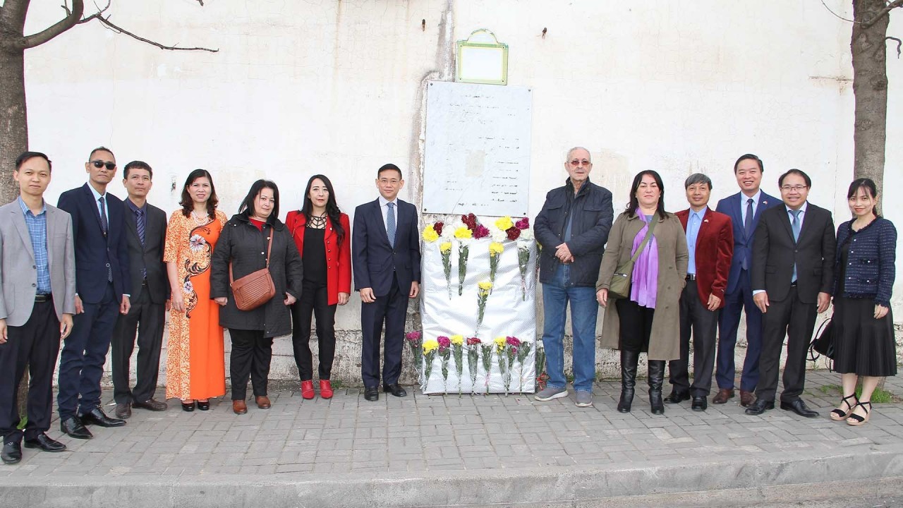 embassy commemorates 50th anniversary of algerian journalists sacrifices in vietnam