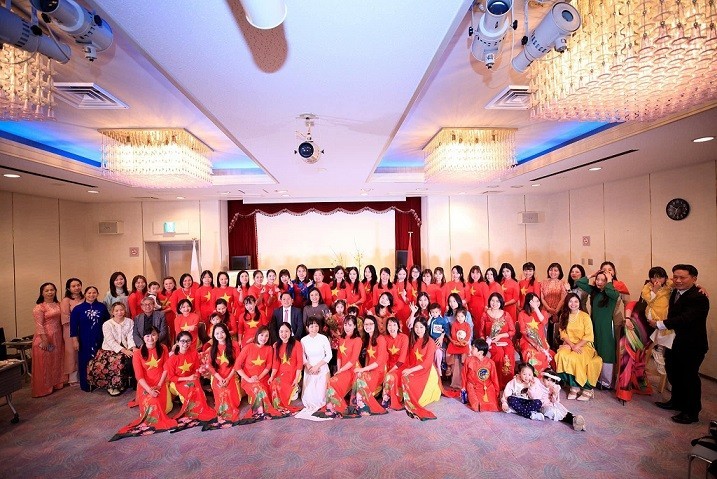 Traditional Ao Dai Gifted for Vietnamese Women in Kansai