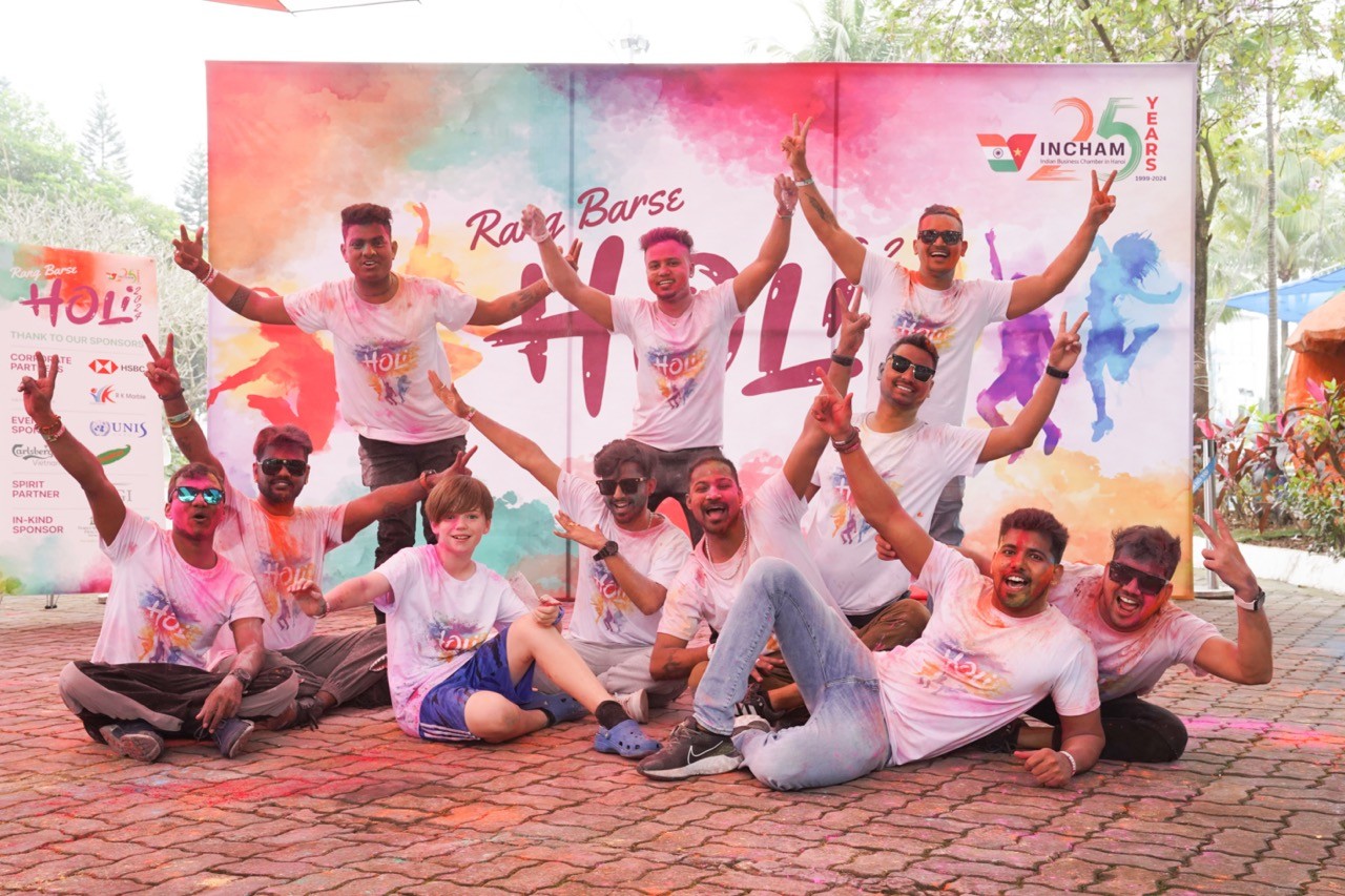 [Photo] Indian Festival of Color in Hanoi