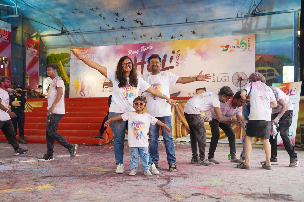 [Photo] Indian Festival of Color in Hanoi