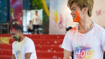 [Photo] Indian Festival of Color in Hanoi