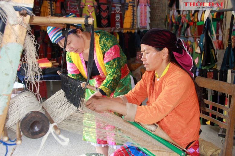 women in remote areas weave their way to prosperity with ancestral flax linen