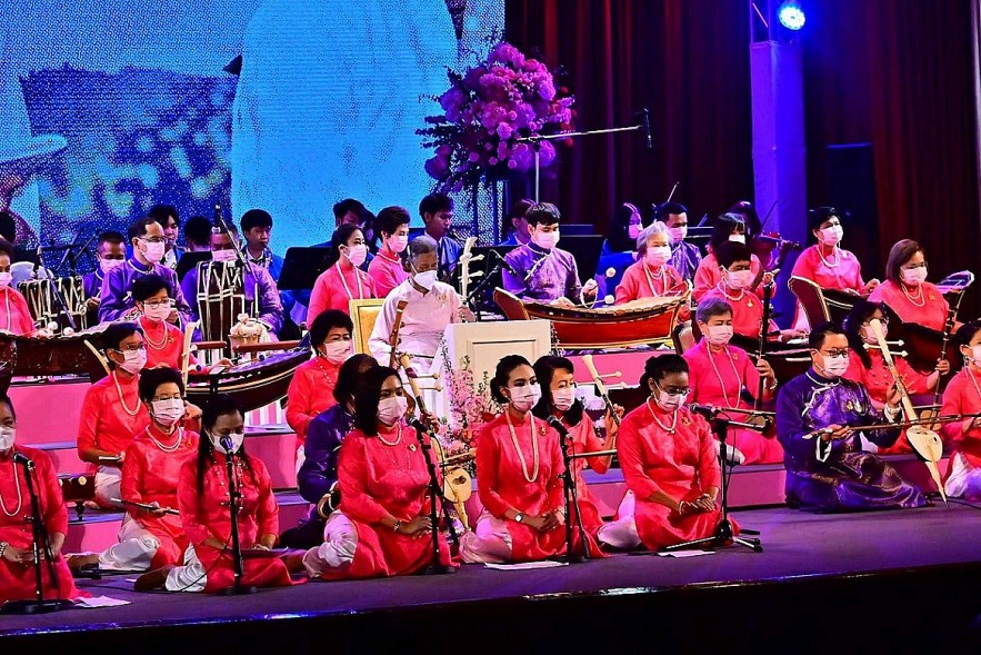 When Vietnamese Culture Touches the 