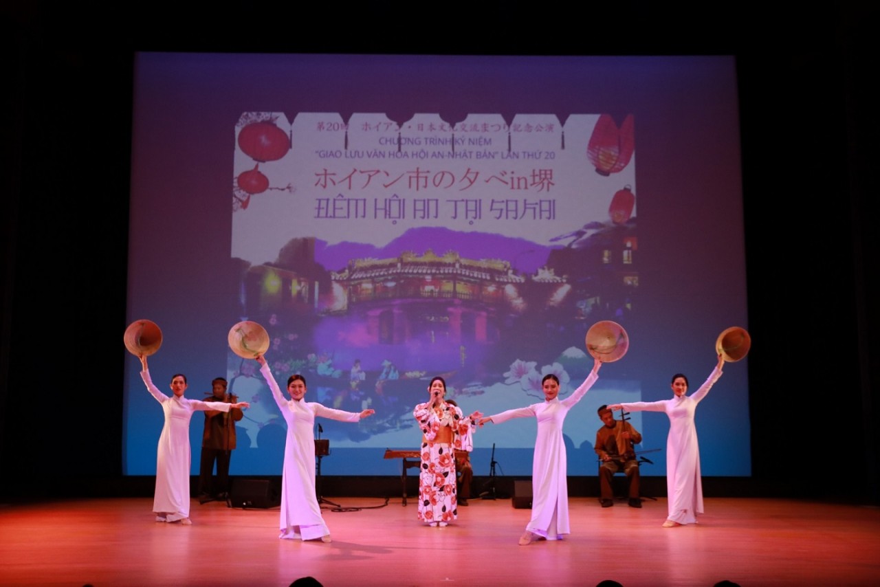 introduce hoi an ancient town local culture to japanese people