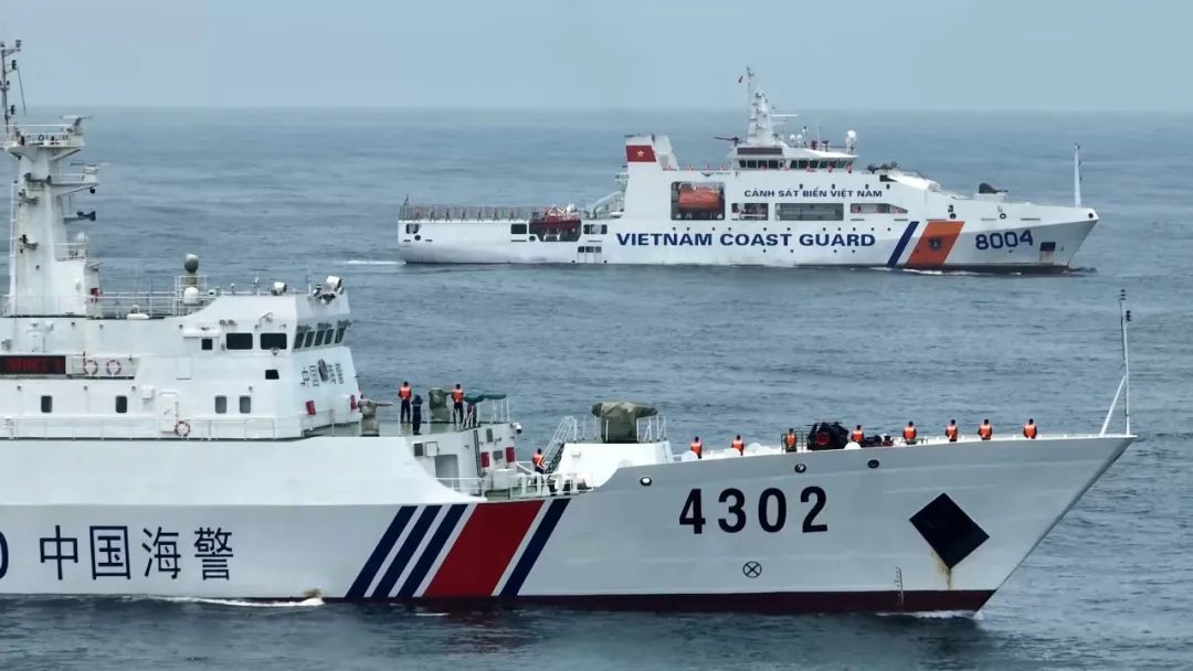 Vietnam, China Finish Joint Patrol along Demarcation Line in Gulf of Tonkin