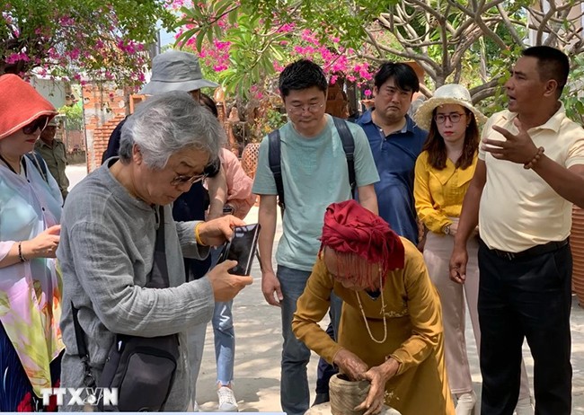 korean tourists favor summer vacation in vietnam