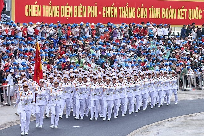A force joining in the parade marking the 70th anniversary of the Dien Bien Phu Victory at the stadium of Dien Bien province on May 7 morning (Photo: VNA)