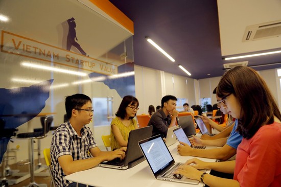 experts vietnamese government provides continuous support for high tech companies
