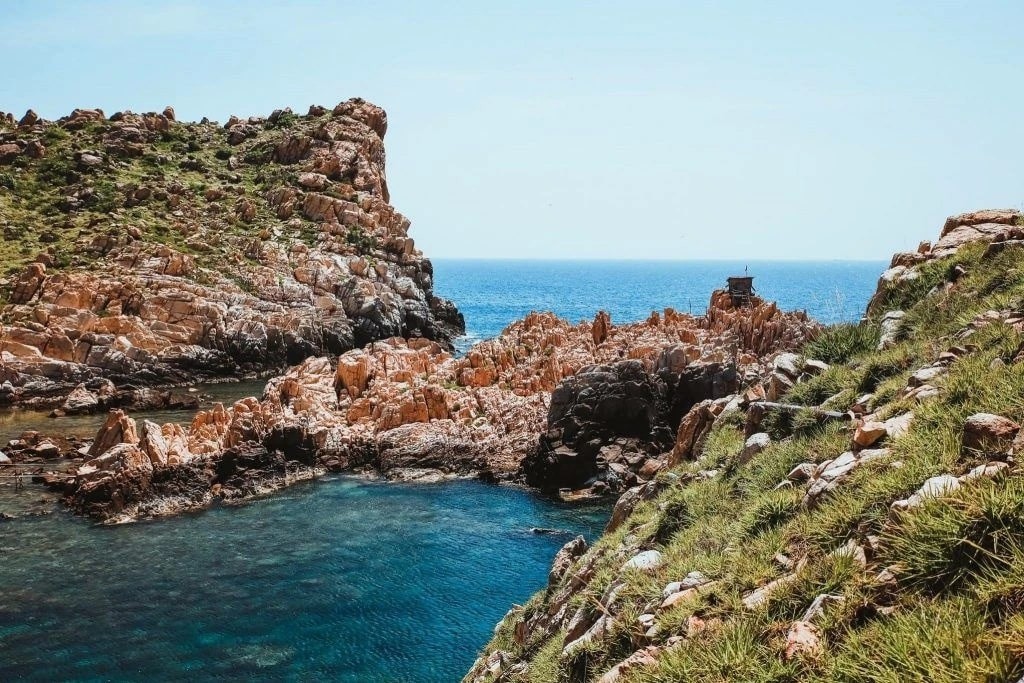 Visit Vung Chua-Yen Island – A Spiritual Destination In Quang Binh