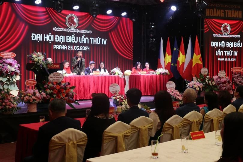 vietnamese cultural artistic activities in czech lean towards homeland young generation