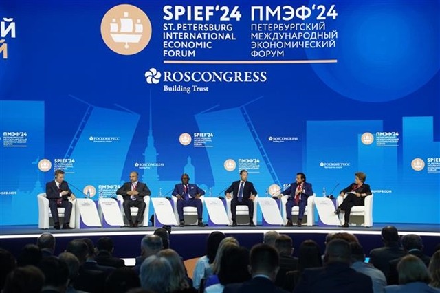 vietnam attends 27th st petersburg international economic forum