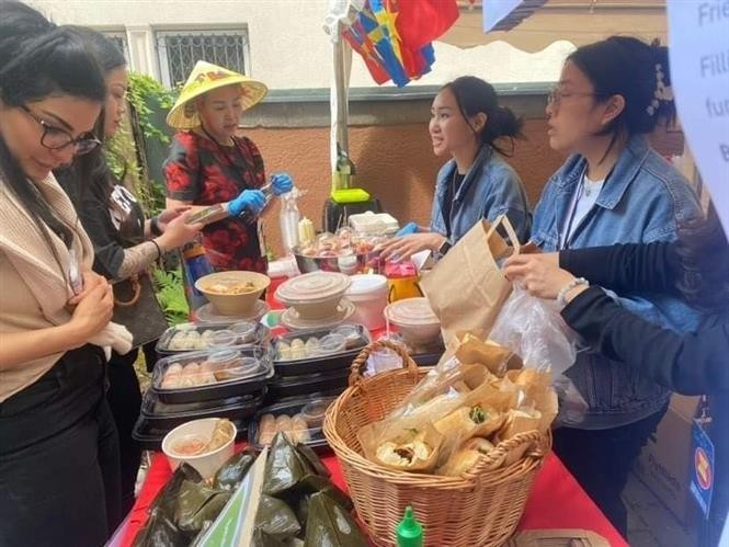 vietnam news today jun 17 vietnamese products food introduced at asean fair in sweden