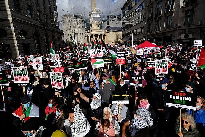 British Political Parties Set Out to Appease Muslim Vote Bank