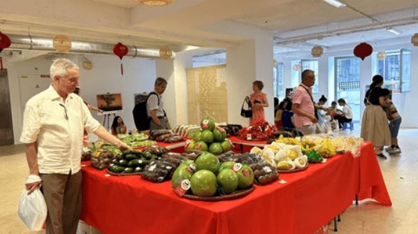 Vietnamese Agricultural Products Charms Residents in France