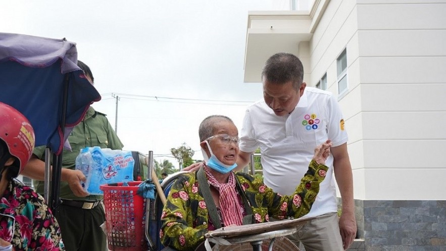 “Droplets of gratitude” continue to “flow” to West Mekong Delta communities to support people in drought-stricken areas