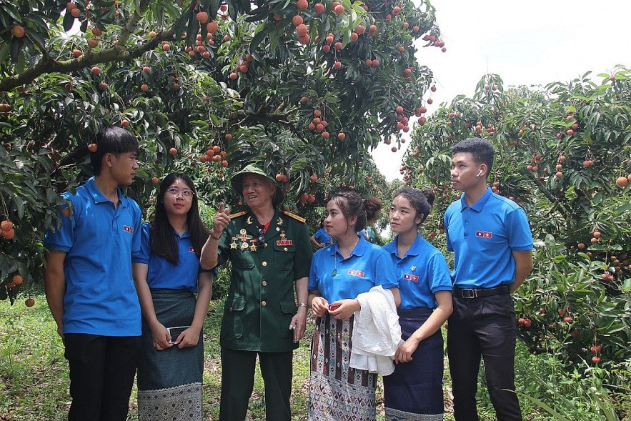 Education Cooperation Connects Vietnam - Laos Friendship