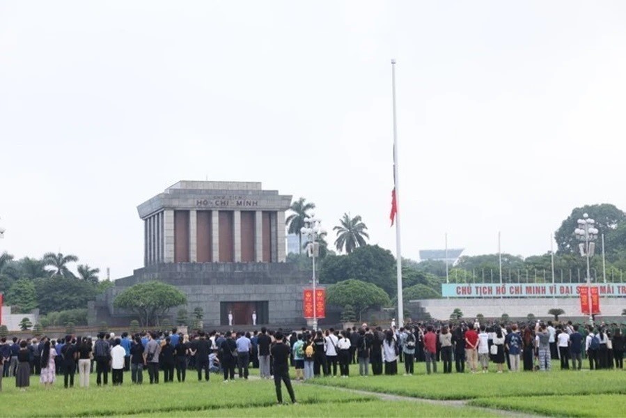 flag at half mast for national mourning of general secretary nguyen phu trong at ba dinh square
