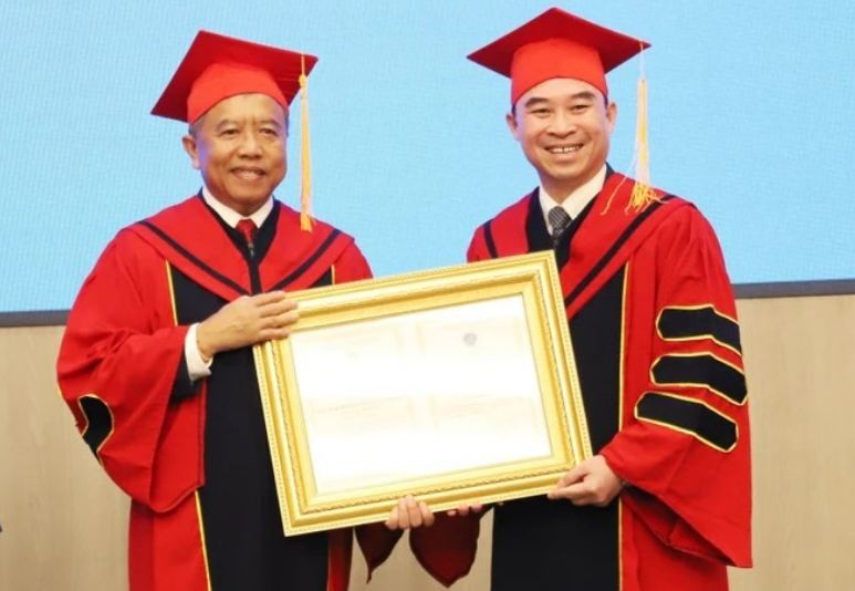 president of laos vietnam friendship association received honorary professor title