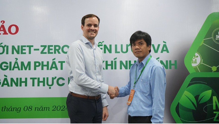 Vincent Mauer from GEA and Mr. Le Vinh Chuong, Head of Research and Development at Tan Hiep Phat, were both in attendance at the seminar.