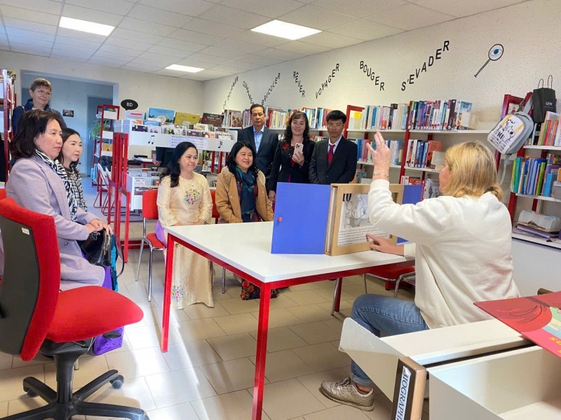 can tho friendship union organizes exchange delegation to france