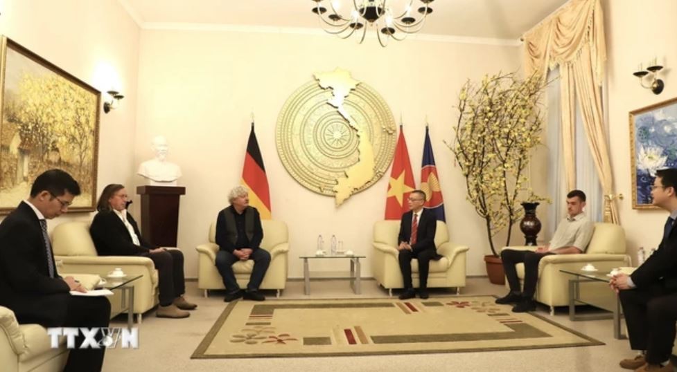 vietnam in the heart of a german communist party member