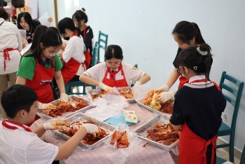 Korean Cultural Center Brings Unique Culinary Experience to Hanoi's Students