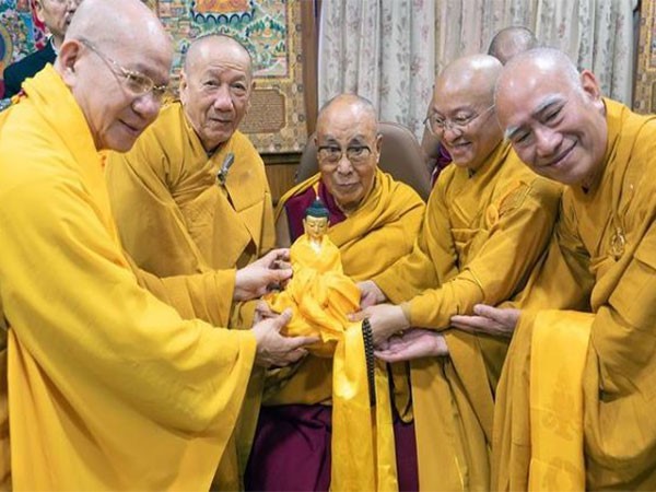 vietnamese buddhist sangha meets dalai lama extends invite for vesak celebration in vietnam