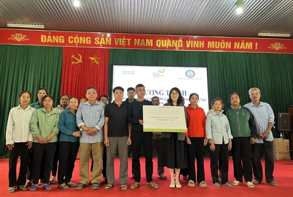 gni supports 17 impoverished households in phu thos kim thuong commune