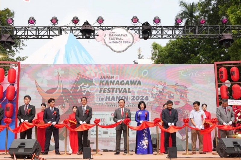 beauty of kanagawa prefecture japan introduced to vietnamese friends