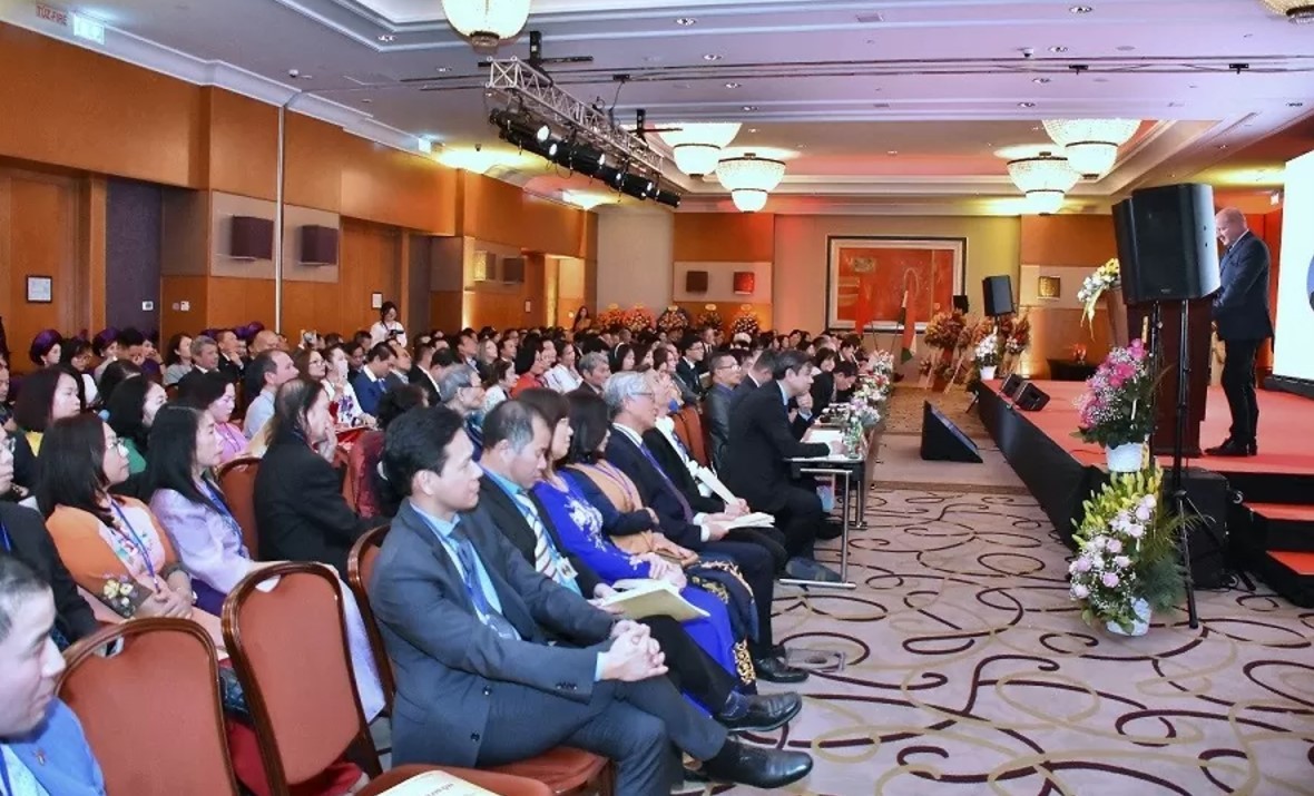 Vietnamese in Hungary Hopeful for Bright Future