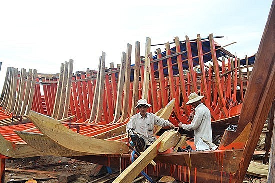 IFRC supports the construction of new fishing boats for Quang Nam fishermen