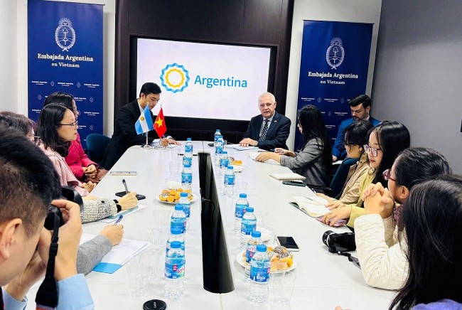 Argentine Ambassador Holds Press Conference on His Term's Ạchievements in Vietnam