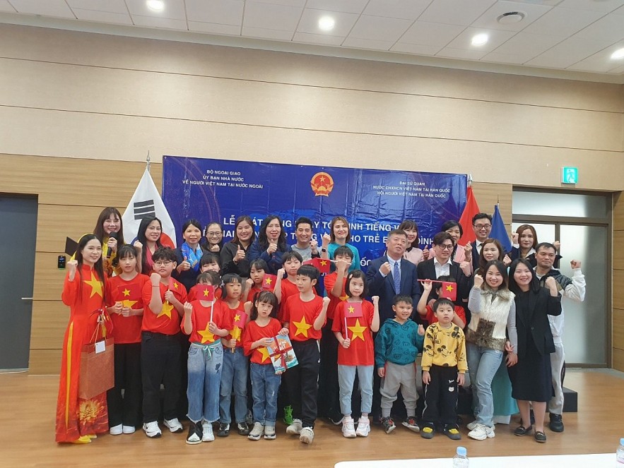 Vietnamese in RoK Seek More Platforms to Contribute to Homeland Vietnamese in RoK Seek More Platforms to Contribute to Homeland
