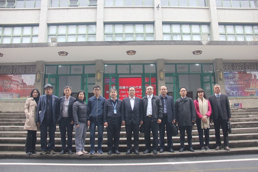 Enhance Friendship and Cooperation Between Vietnam and China's Guangxi Zhuang Autonomous Region Enhance Friendship and Cooperation Between Vietnam and China's Guangxi Zhuang Autonomous Region