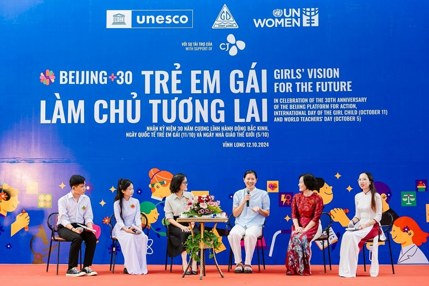 Nearly 300 Delegates Attend "Girls Lead the Future"