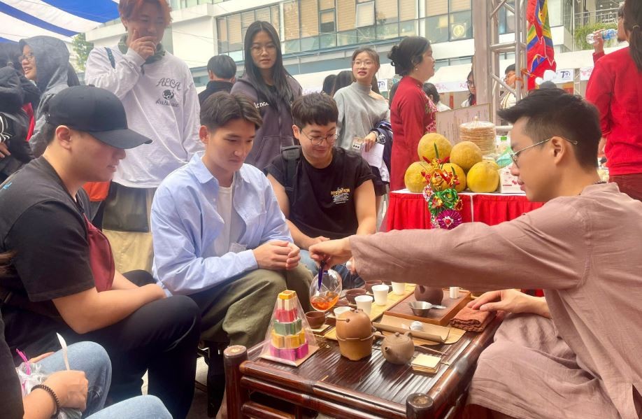 International Students Enjoy Playing Folk Games and Exploring Tet Traditions