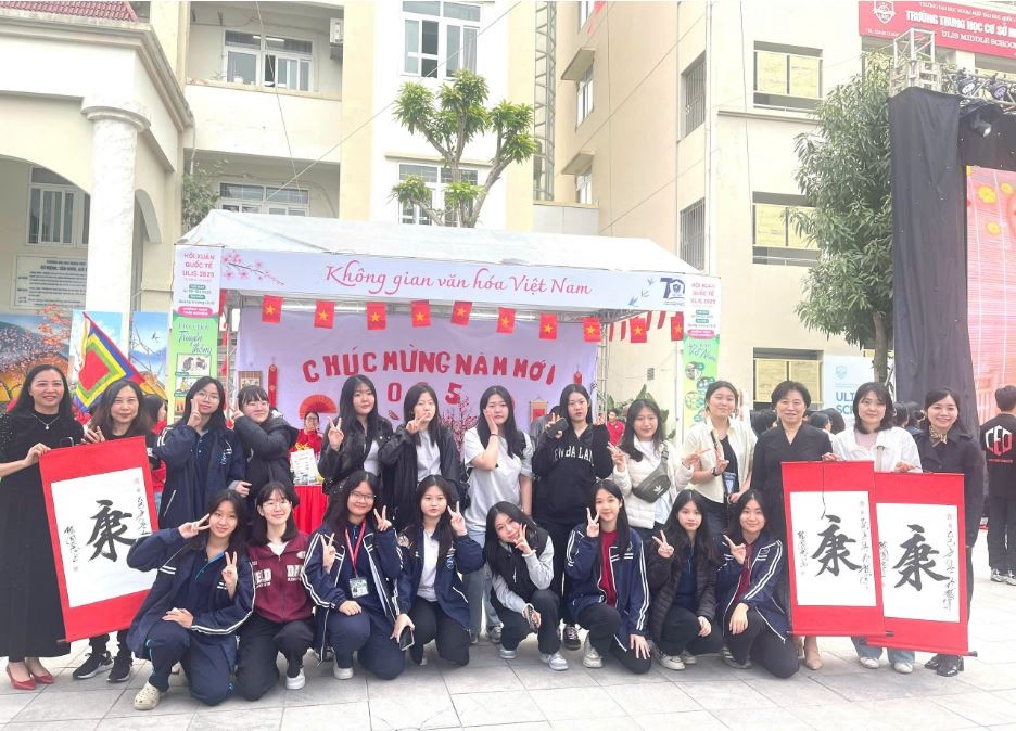 International Students Enjoy Playing Folk Games and Exploring Tet Traditions