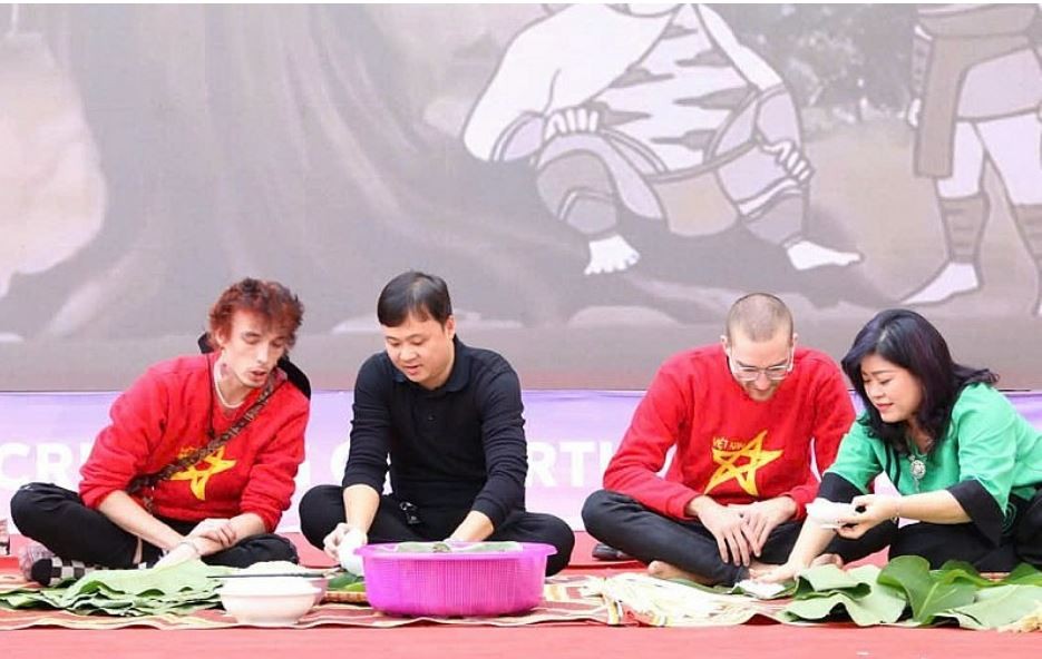 International Students Enjoy Playing Folk Games and Exploring Tet Traditions