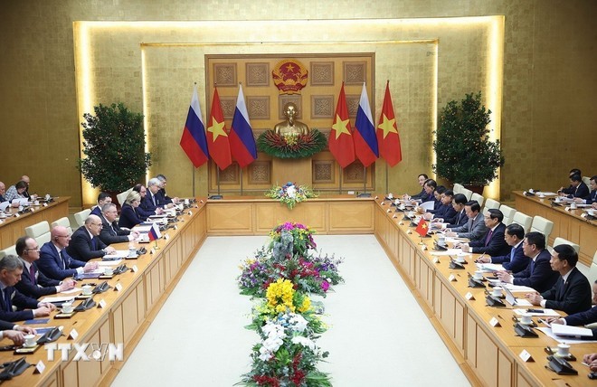 On January 14, Prime Minister Pham Minh Chinh hosted an official reception and held talks with Prime Minister Mikhail Mishustin.