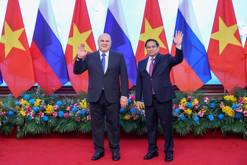 Prime Minister Pham Minh Chinh and his Russian counterpart Mikhail Vladimirovich Mishustin held talks in Hanoi on January 14. (Photo: VGP)