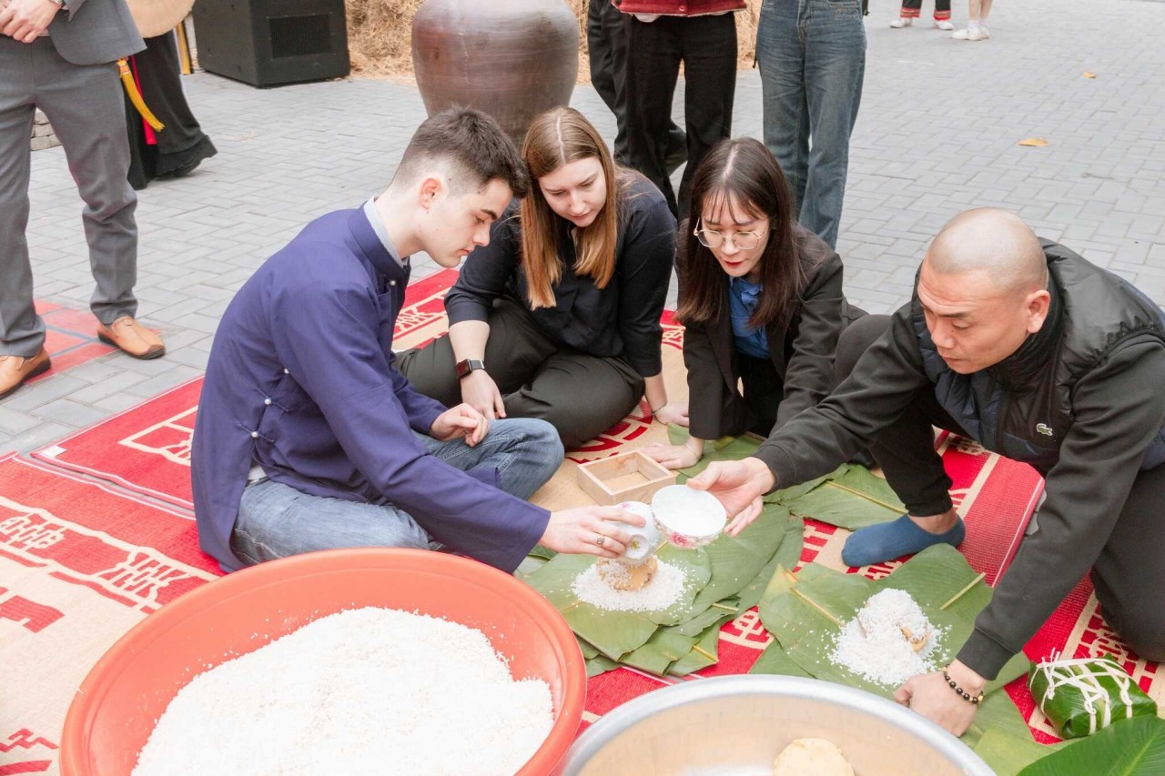 International Students in Hanoi Eager to Celebrate Tet