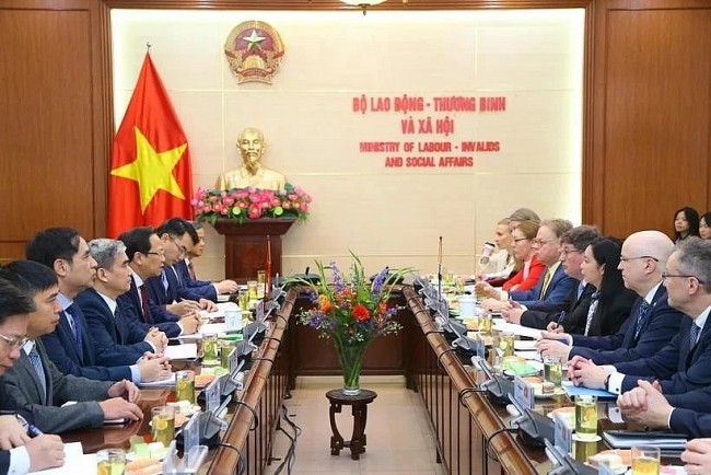 Vietnam, Finland Ink Deal on Labor Mobility