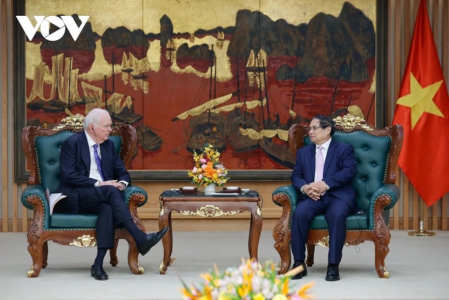 PM Pham Minh Chinh receives (R) Professor Thomas Vallely, Senior Advisor for Vietnam at Columbia University’s Southeast Asia Institute.