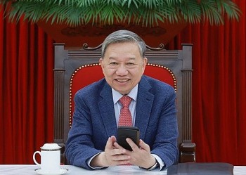 Vietnamese Party Chief Holds Phone Talks with US President