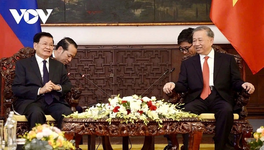 Vietnamese Party General Secretary To Lam (R) and Lao Party General Secretary and President Thongloun Sisoulith during their meeting in Ho Chi Minh City on April 29